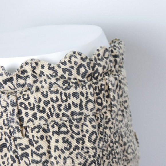 NWT Gilli Leopard Print Scalloped Bottom Paperbag Waist Shorts Medium - Picture 7 of 12